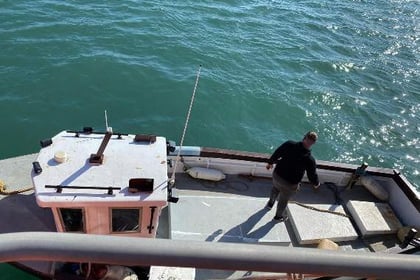 Tenby’s RNLI crew assist broken down fishing vessel