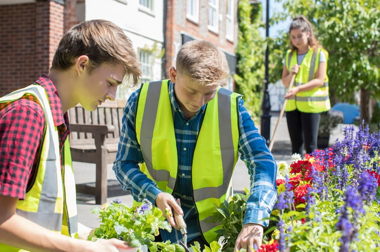 Young people volunteering. Do not use with any other story.